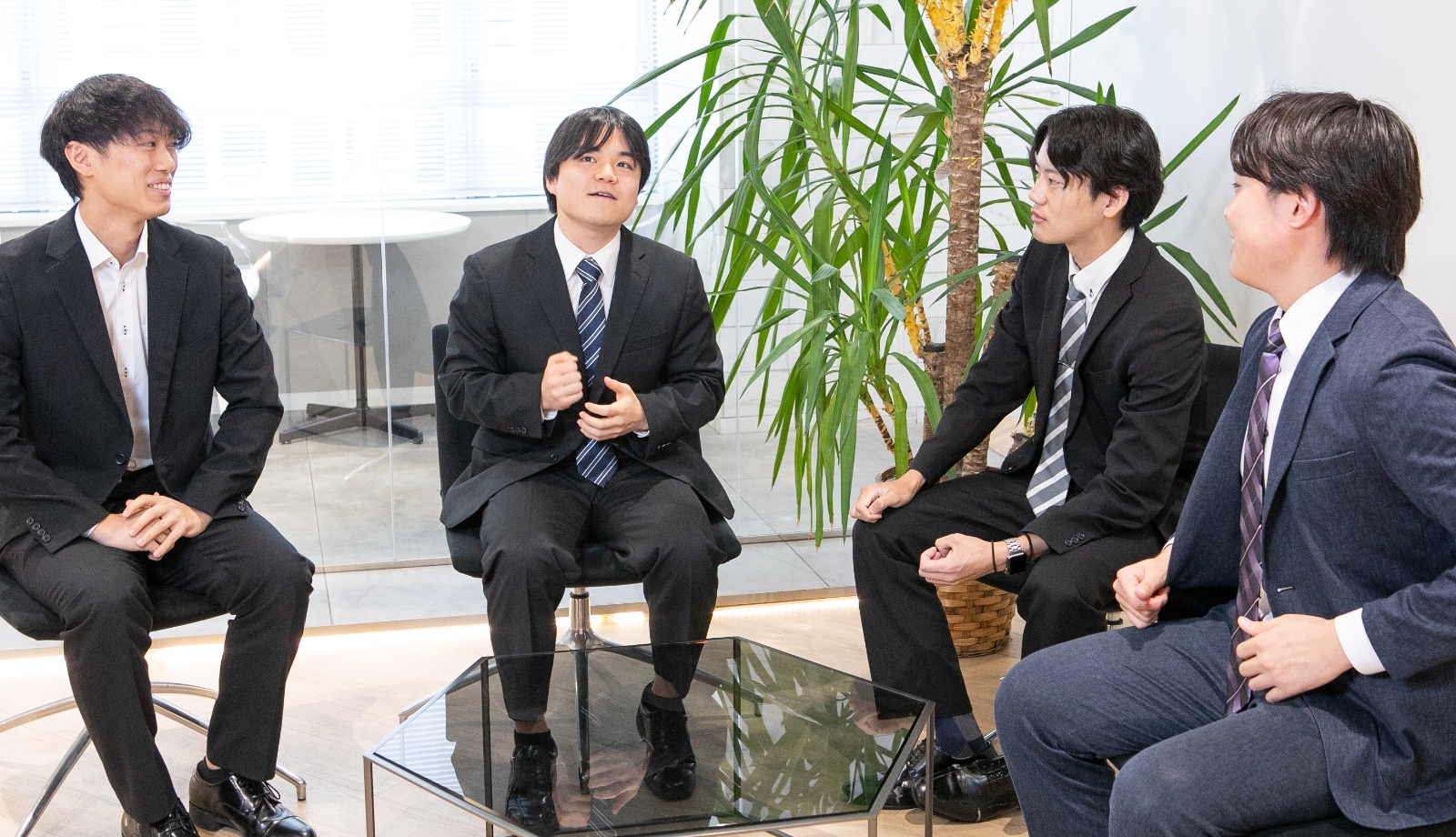 R.Kさん、D.Sさん、K.Oさん、H.Eさん